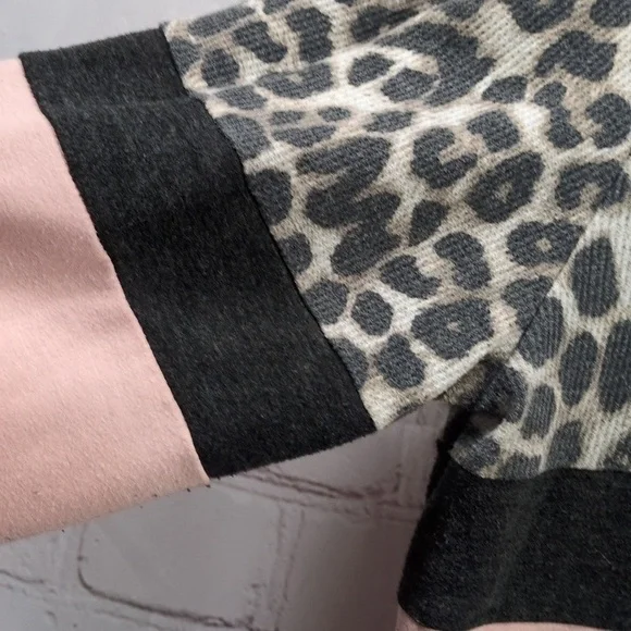 Glitzy Girlz Boutique Leopard Long-sleeved Hoodie 1x - Picture 2 of 8